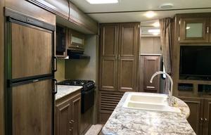 Keystone Passport 3320BH