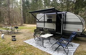 Lightweight trailer perfect for family getaway!