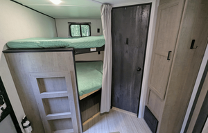 Keystone Hideout | Cozy and Modern Bunkhouse