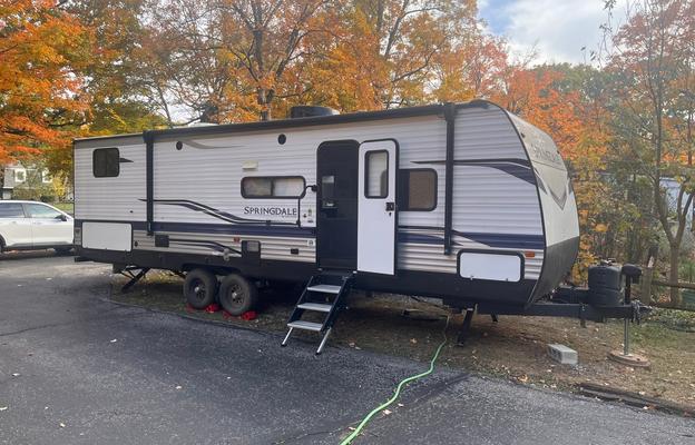 Family Friendly RV Sleeps 9!