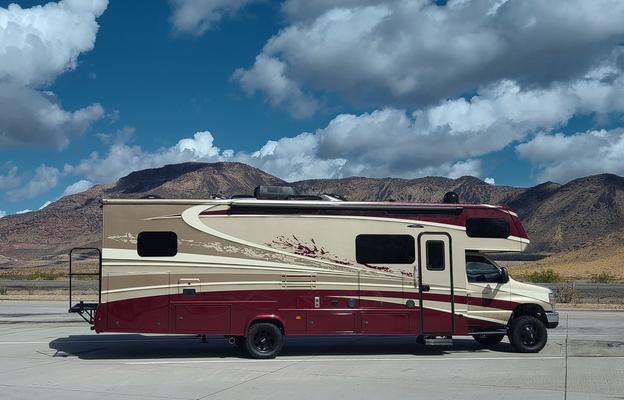 2018 Dynamax Isata 4 FREE GENERAT.200 mi FREE A DAY