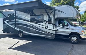 "Olive" 2018 Thor Four Winds 31Y Family fun