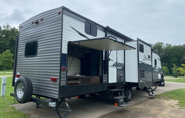 Haven on wheels! 2018 Crossroads Zinger Sleeps 10+