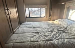 The Queen – Class C Bunkhouse, Sleeps 8