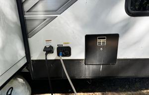 Fully Stocked 2021 Kodiak 283BHSL – Sleeps 10
