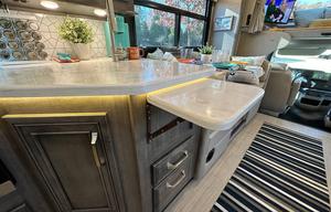 ‘Endeavor’ Loaded with Amenities + Sleeps 10!