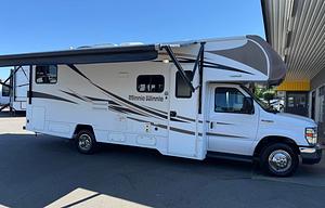 2017 Winnebago Minnie Winnie 27Q
