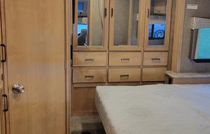 2020 Thor Motor Coach w/ King Bed