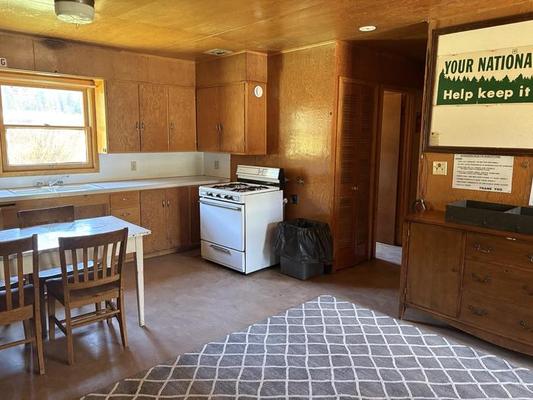 Guard Station, Loop: Mill Hollow Guard Station