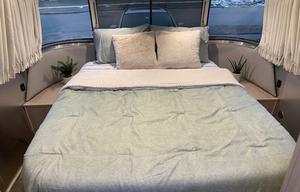 2021 Airstream Globetrotter 27FB - The LainnaBelle