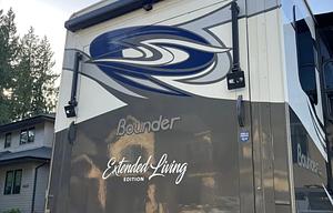 North Cascades Bounder | Luxury | Spacious | Vegas