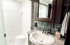 Phoenix Luxe Retreat – 2 Bedroom Family 5th Wheel