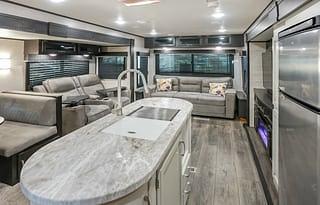 WOW King bed 3 slides looks like 5th wheel inside