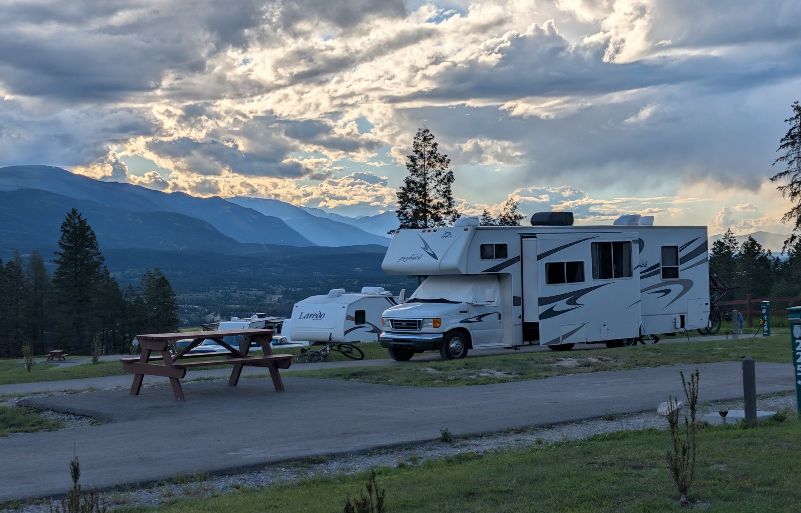The Summit Hawk - 31ft Class C Jayco