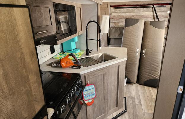 2022 Toyhauler with 13 ft garage