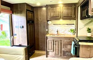 The Queen Bea: Class C 2018 Jayco Greyhawk 31FS