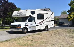 Perfect Couples Coach + 2 kids 23ft Freelander