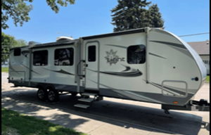 2019 Highland Ridge Bunk House with HUGE couch