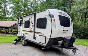 GeoPro | Modern, Cozy & Well-Equipped, Easy to Tow