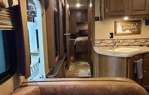 2015 Coachmen RV Leprechaun 317SA Ford 450