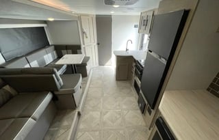 Beautiful forest river, sleeps 10!