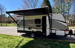 NO LIMITS! Easy tow! Sleeps 5! BUNKS!