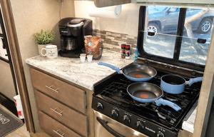 Surveyor 247BH Dog Friendly + Bunkhouse + Island