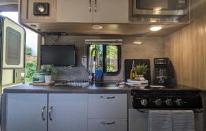2026 ready- Winnebago - Fits 6, Tows Easy!
