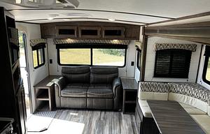 Rubén and Myra’s Rv
