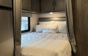 Luxury Class C-Sleeps 6-Easy to Drive-Fully Loaded