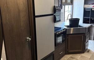 2021 Dutchmen RV Coleman Light 2755BH RV rental photo 7