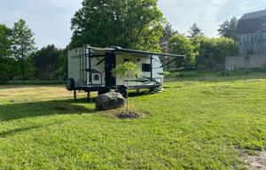 2022 Surveyor Legend 19RBLE RV rental photo 3