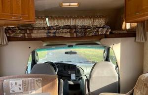 Adventure Awaits in This 2004 Thor Motor Coach!!
