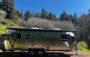27 foot international - Power awning, Rear Hatch!