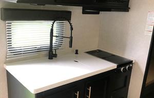 Perfect Family Get-Away 2021 Wolf Pup 17JG with Bunks