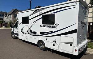 25 FT Class C - PET FRIENDLY Sleeps 3