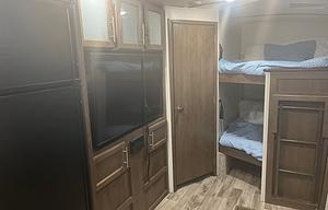 2019 Keystone RV Cougar Half-Ton Series 29BHS RV rental photo 10