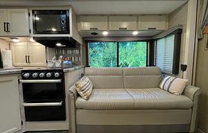 2022 Thor Motor Coach Chateau 27R