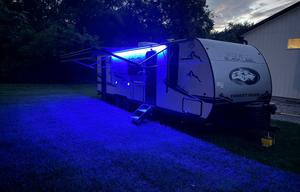 Cherokee Grey Wolf Black Label Adventure Trailer
