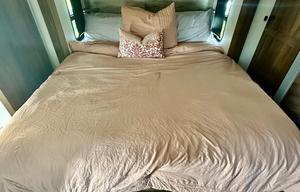 Upscale Getaway On Wheels  (DELIVERY ONLY)