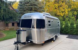 Magnolia 1-AIRSTREAM Flying Cloud 19*FULLY Loaded*