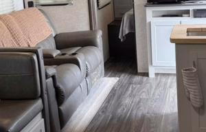 The Hitch Hiker, 32 ft. bunkhouse, 30 amp sleeps 8