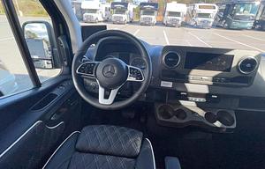 Luxury 10 Passenger Van with Bathroom