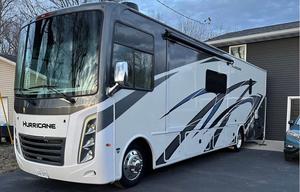 Epic Hurricane Escape Thor Motor Coach 34R Class A