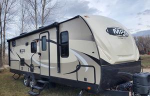 2017 Ultra Lite family bunkhouse-half ton towable!