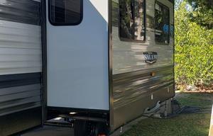 Bunkhouse & Lounge, Fully-Loaded & Turn-key Ready!