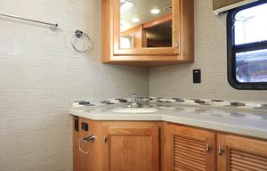 Beautiful luxury RV is Kid and Pet friendly!