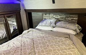 2019 Arctic Wolf 305ML6 | Sleeps 6 | 2 A/C