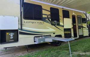 2015 Coachmen RV Leprechaun 317SA Ford 450