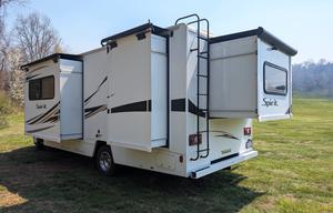 Winnebago Spirit | Cozy Class C RV with 3 slides